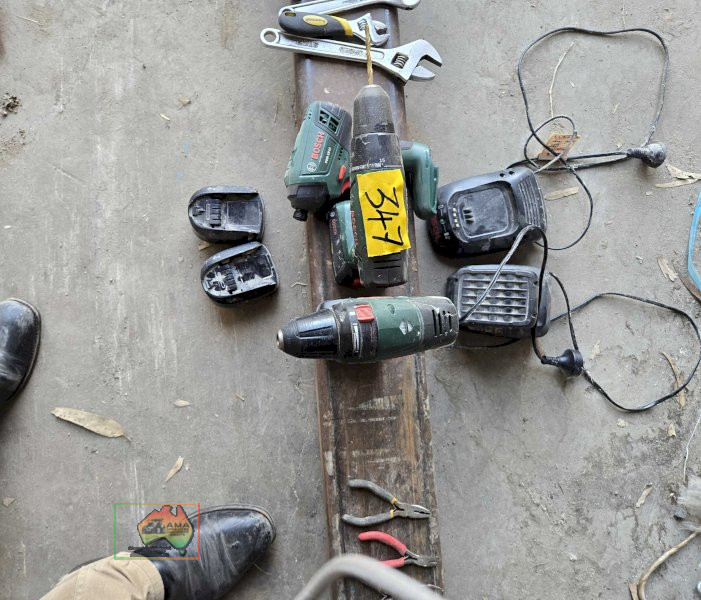 Bosch 18v drill set and chargers - photo 4
