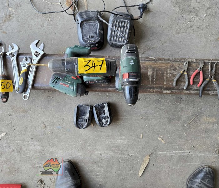 Bosch 18v drill set and chargers - photo 3