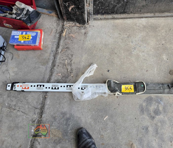 Laser level measuring staff