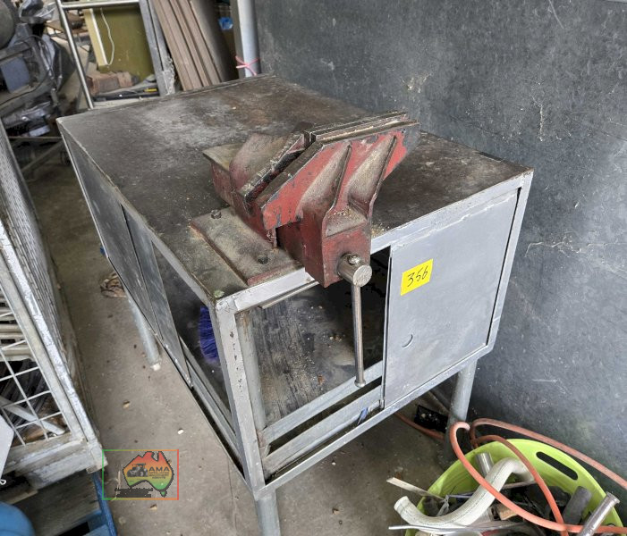 Solid steel cabinet on wheels with vice - photo 4