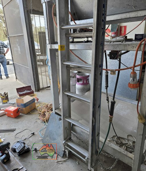 Bailey extension ladder