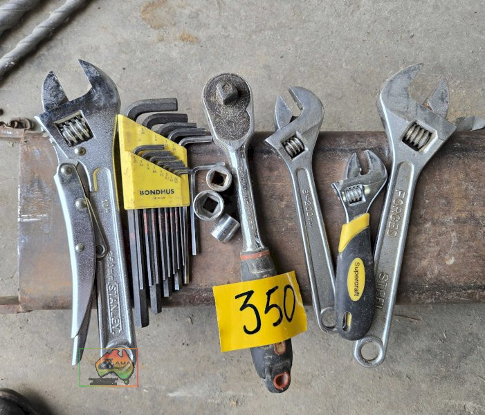 Socket wrench, shifters, and Allen key set