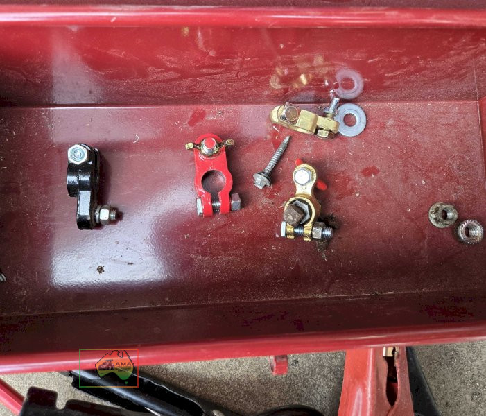 Toolbox and jumper leads - photo 2