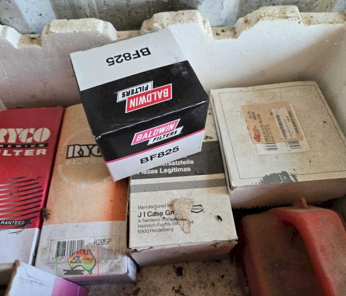 Box of Assorted Tractor Filtres - photo 4