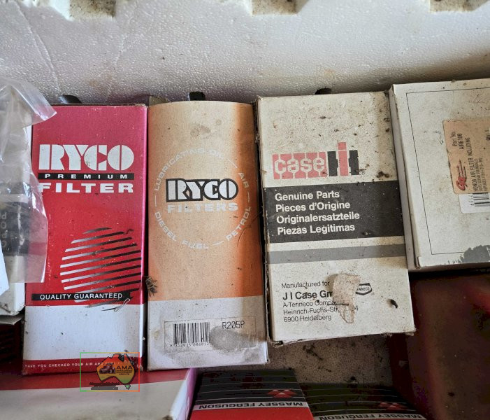 Box of Assorted Tractor Filtres - photo 5