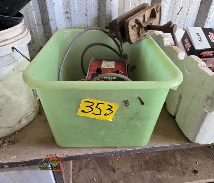 6v & 12v Battery Charger & Bench Vice - photo 5