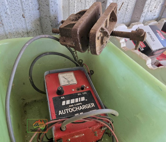 6v & 12v Battery Charger & Bench Vice