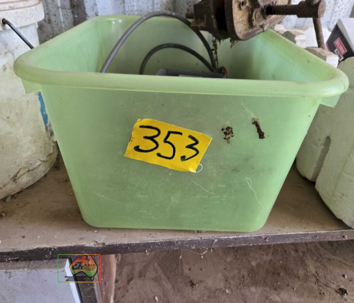 6v & 12v Battery Charger & Bench Vice - photo 6