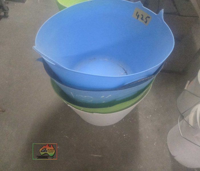 5 handled storage tubs