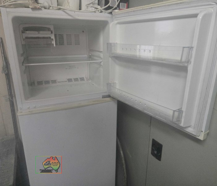 Hisense fridge / freezer