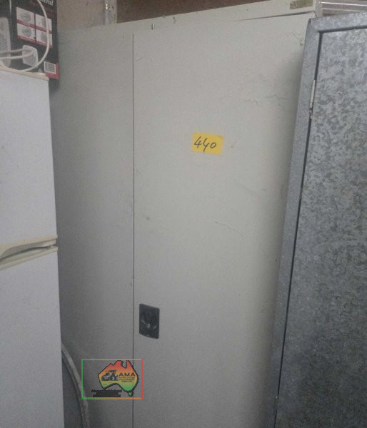 Shelved steel storage cabinet - photo 2