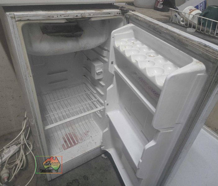Working Sanyo fridge / freezer