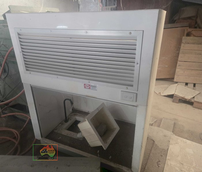 laboratory fume hood / extraction cabinet.
