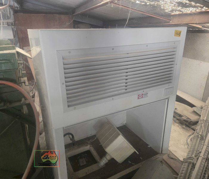 laboratory fume hood / extraction cabinet. - photo 2