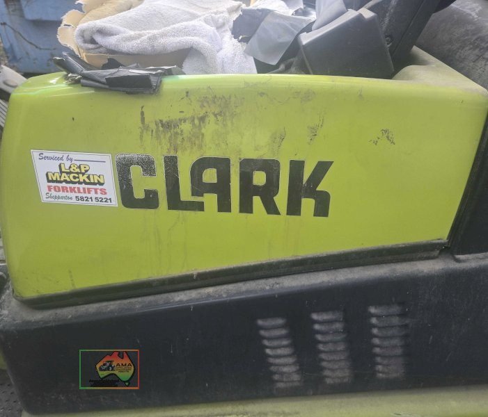 2011 Clarke C25L Gas Forklift - photo 8