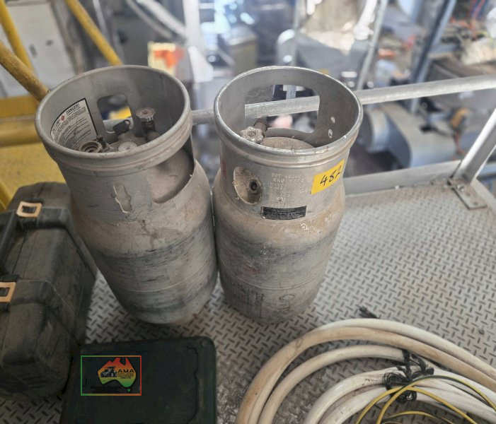 2 x gas bottles to suit forklift - photo 3
