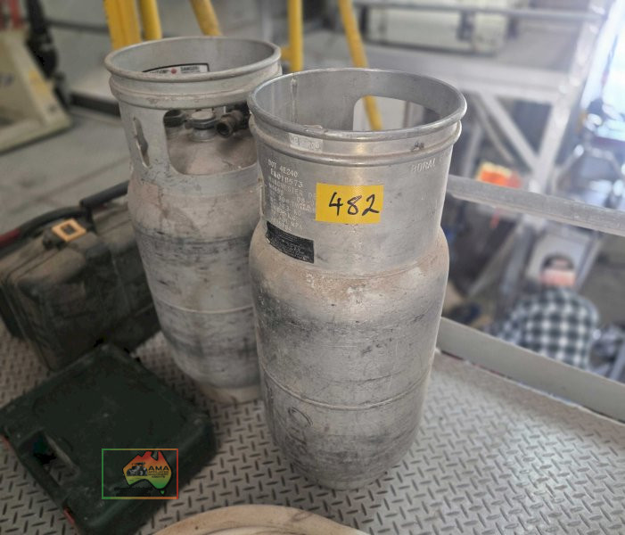 2 x gas bottles to suit forklift