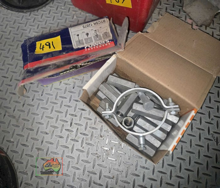 Fastening bolts and threaded spacers - photo 2