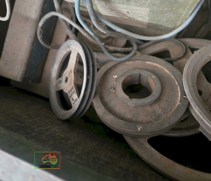 Large quantity of assorted large pulleys (#503)