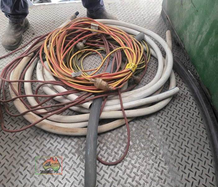 Assorted extension leads and hoses - photo 2