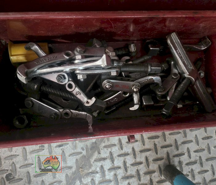 Toolbox of small pulley pullers