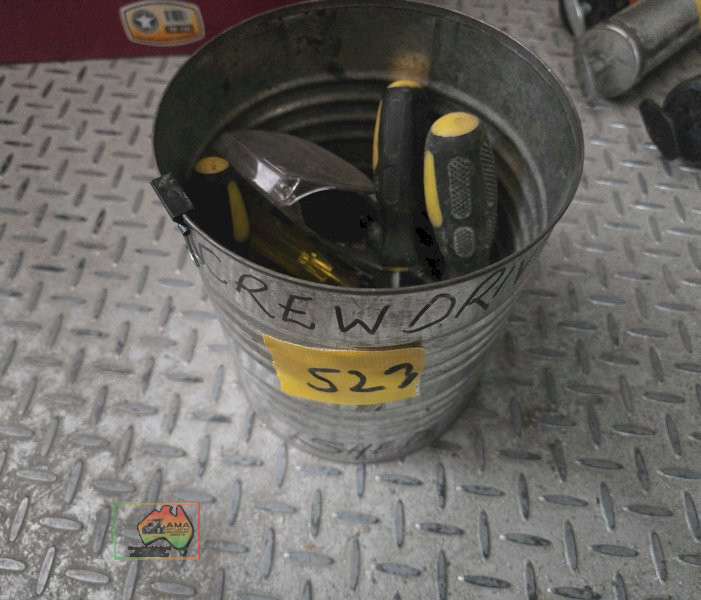 Tin of assorted screwdrivers including right angled screwdrivers - photo 2