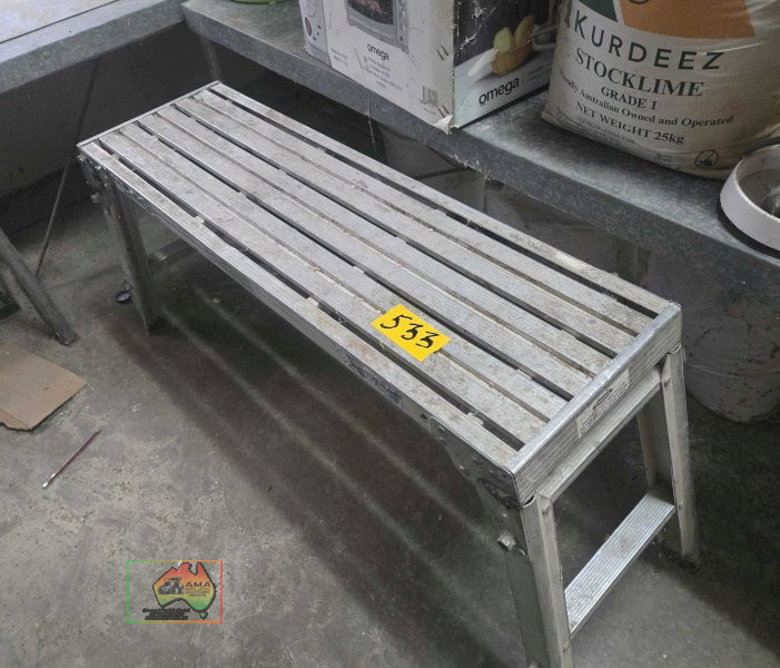 Foldout steel step / work platform