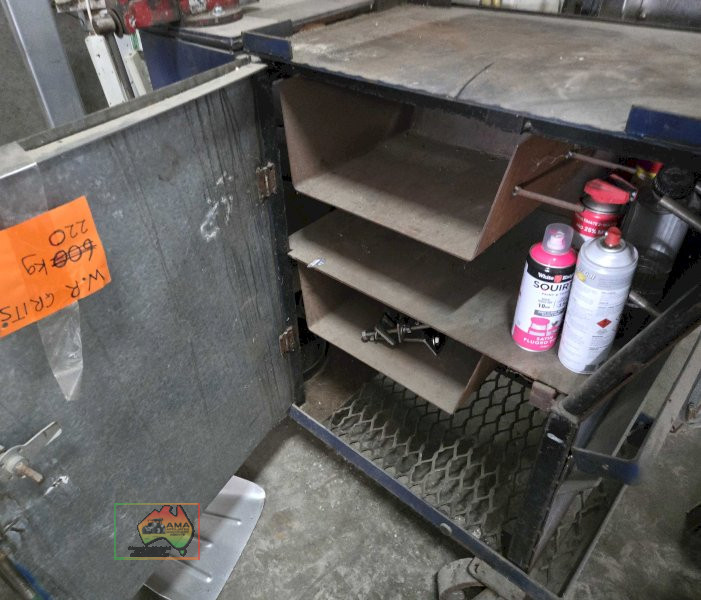 Large mobile work bench with vice - photo 5