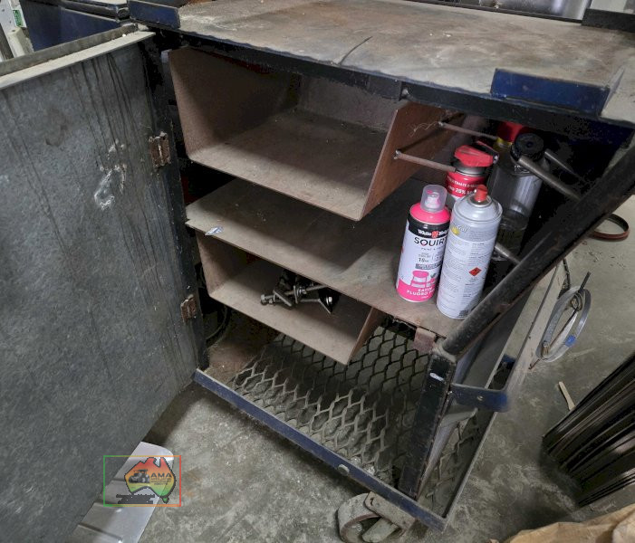 Large mobile work bench with vice - photo 6