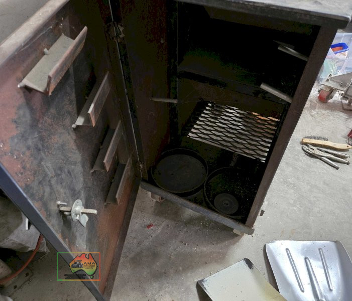 Large mobile work bench with vice - photo 2