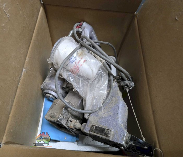Bag stitcher w/spare needles and belts - photo 2