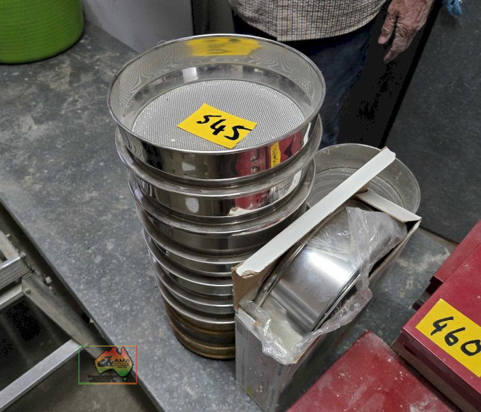 Assorted stainless steel sieve trays - photo 3