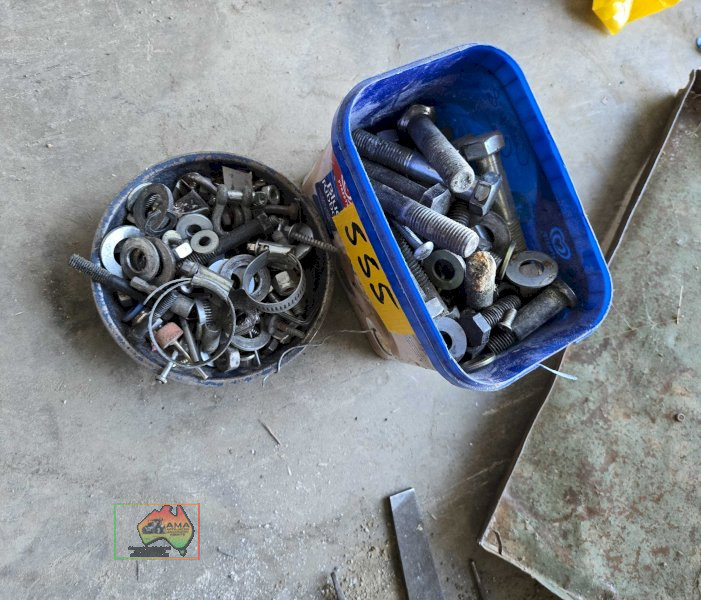 Tub of assorted bolts and washers - photo 1