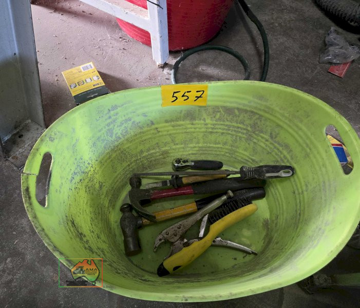 Tub of sundry workshop tools - photo 2