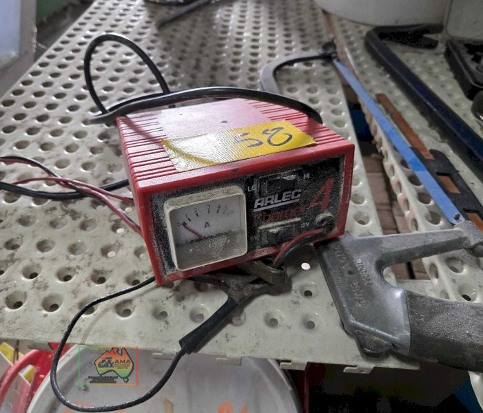Arlec 12v battery charger and assorted sundry workshop tools