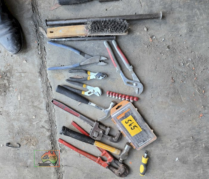 Box of assorted of good quality fencing tools, Stilson etc. - photo 3