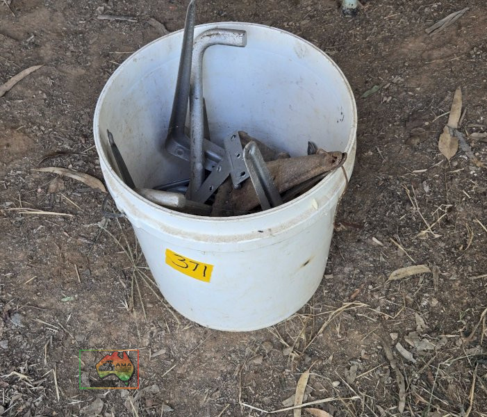 Bucket of Assorted Hinges - photo 2