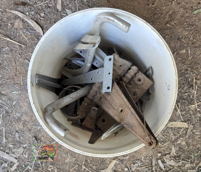 Bucket of Assorted Hinges - photo 4