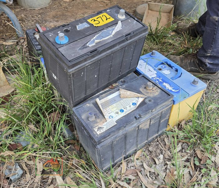 8x Used Batteries - photo 5