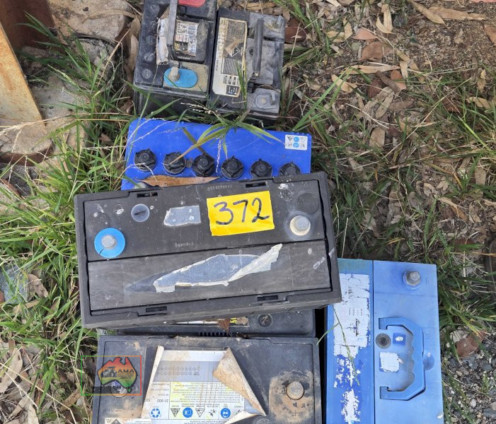 8x Used Batteries - photo 4