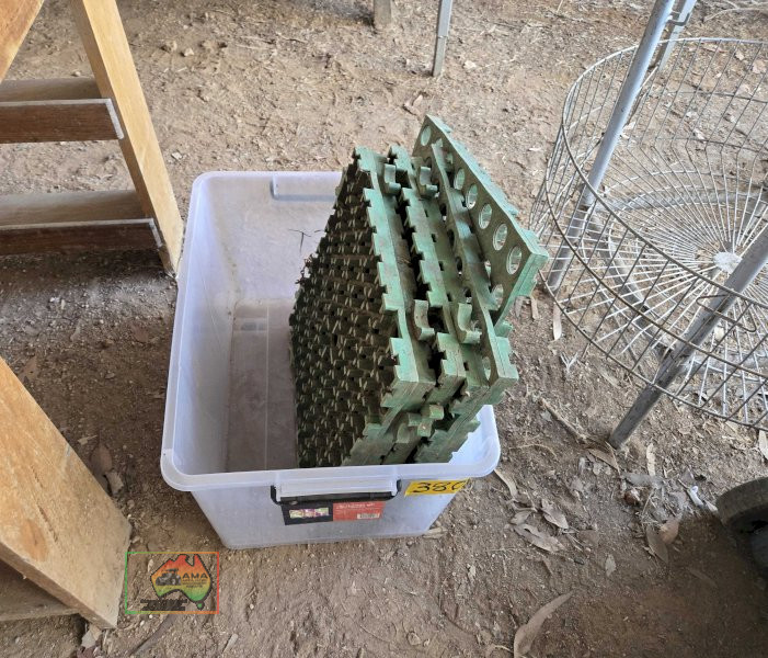 6x Floating Floor Mats in Plastic Tub