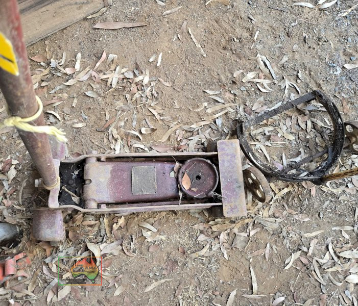 W/shop Trolley Jack & 2 Bottle Jacks - photo 3