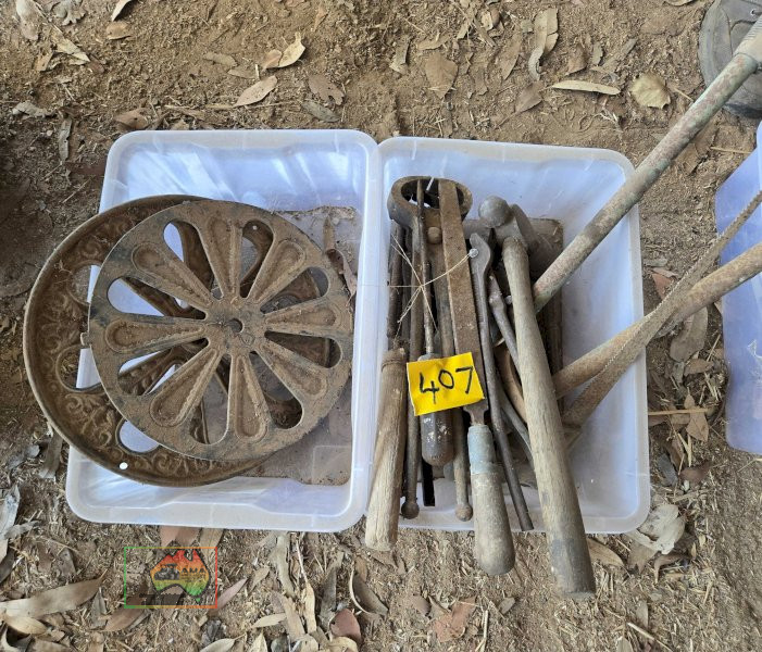 4 Tubs of Assorted Tools - photo 2