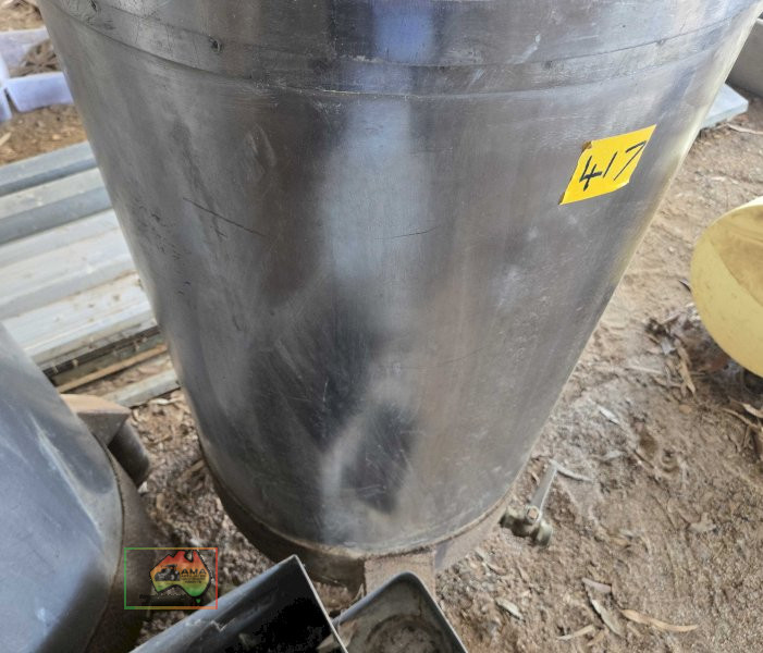 2x Stainless Steel Wine Vats & Square Accumulator - photo 5
