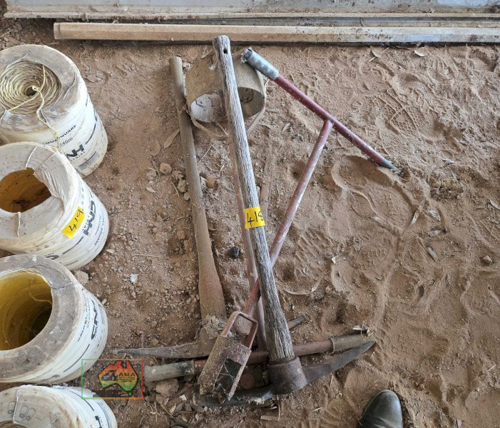 Pick, Maddock & 2 Hand Augers - photo 3