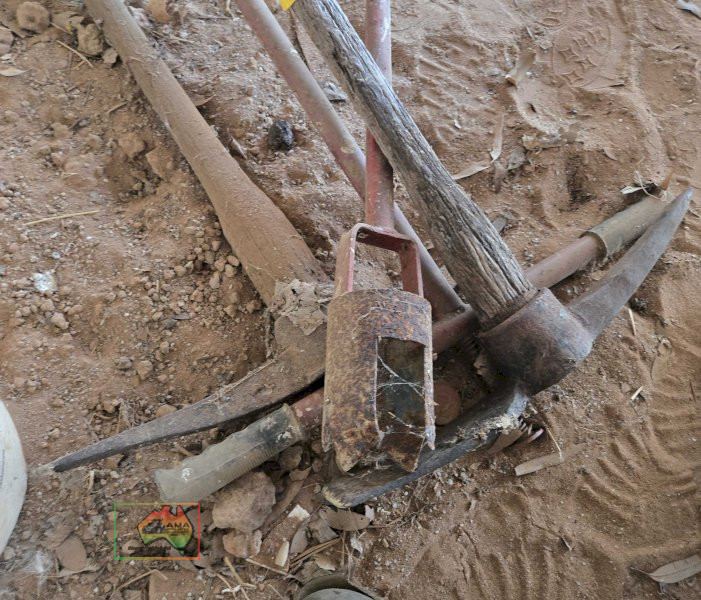 Pick, Maddock & 2 Hand Augers - photo 2