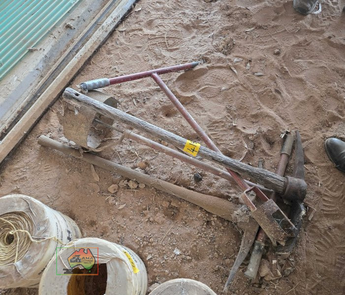 Pick, Maddock & 2 Hand Augers