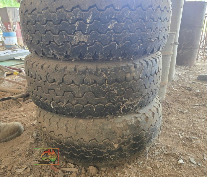 3 Chrome 15" Sunraysia Rims off Ford F-100 (9R15LT) - photo 4