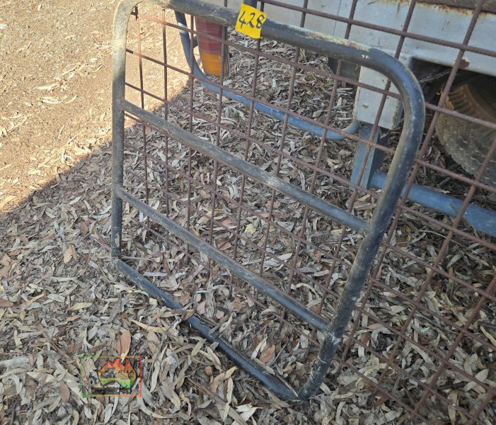 Steel Drafting Gate (820 x 900)
