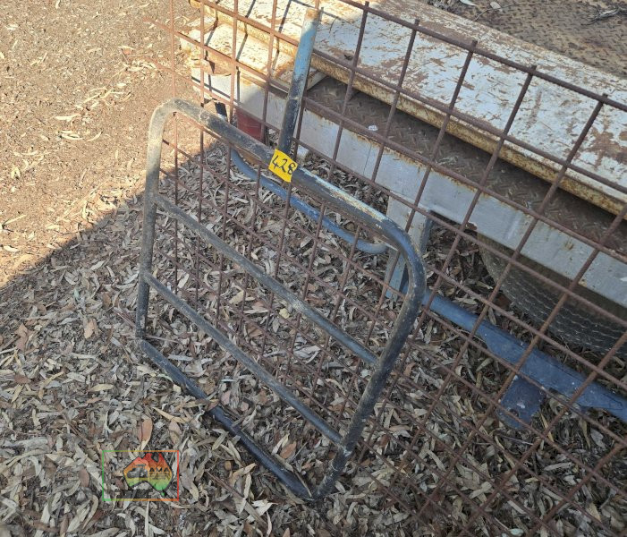 Steel Drafting Gate (820 x 900) - photo 3